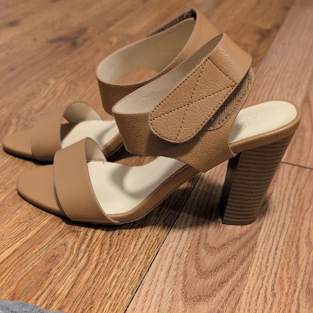 Simply Vera Vera Wang Tan Open Toe Heels
